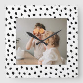 家族のモダン写真と黒のドット美しいギフト スクエア壁時計 (正面)