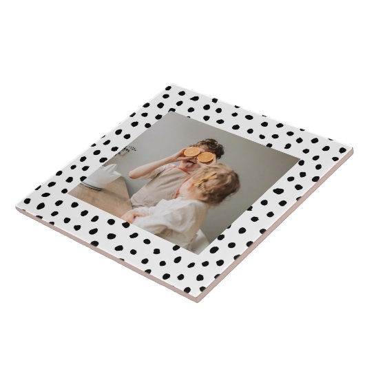 家族のモダン写真と黒のドット美しいギフト タイル (側面)