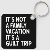 家族の休暇それは罪悪感の旅のマッチングであるおもしろい キーホルダー (裏面)