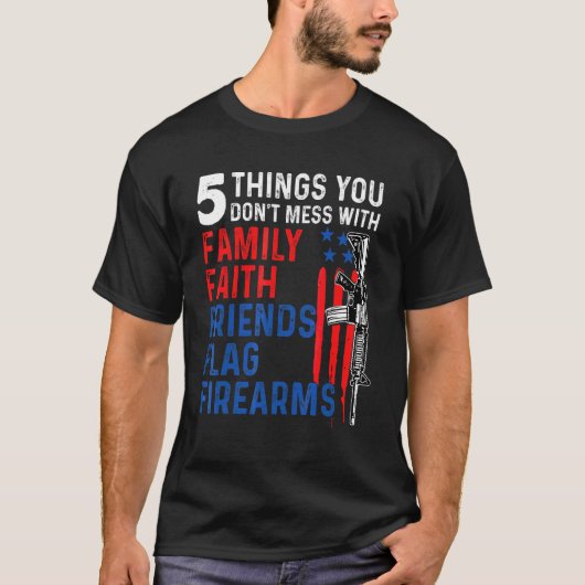 家族の信仰の友人と混乱しない5つの事 Tシャツ (正面)
