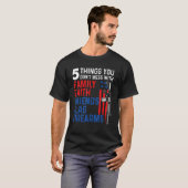 家族の信仰の友人と混乱しない5つの事 Tシャツ (正面フル)