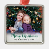 家族の写真で楽しいクリスマス メタルオーナメント (正面)