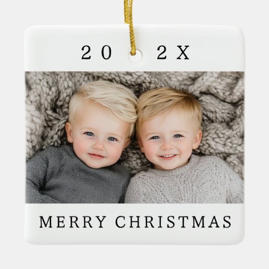 家族の写真と年の白メリークリスマス セラミックオーナメント (正面)