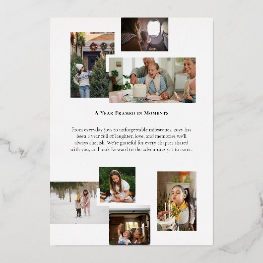 家族の写真に囲まれた年クリスマス 箔シーズンカード (裏面)