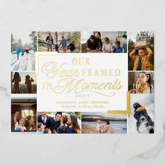 家族の写真の瞬間に囲まれた私たちの年クリスマス 箔シーズンカード (正面)