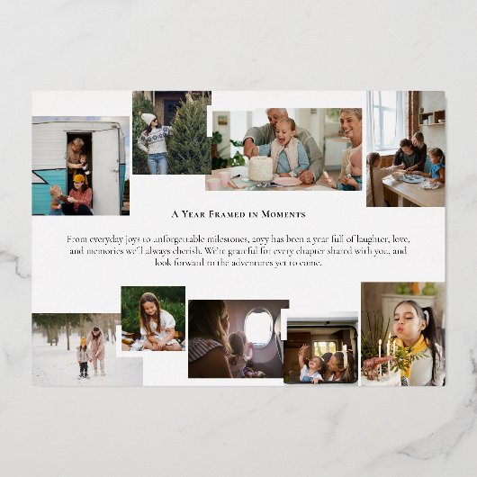 家族の写真の瞬間に囲まれた私たちの年クリスマス 箔シーズンカード (裏面)