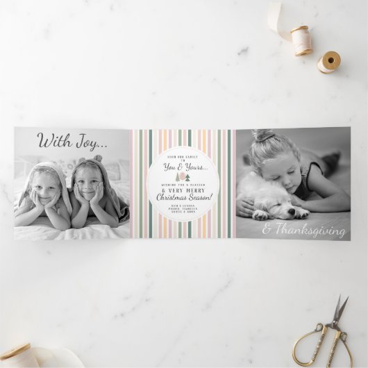 家族の写真クリスマスツリーズトリフォールドホリデーカード 三つ折りクリスマスカード (内部)