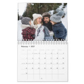 家族の写真コラージュのセージ緑のモノグラムカレンダー カレンダー (2月 2027)
