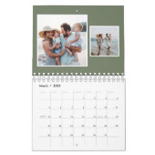 家族の写真コラージュのセージ緑のモノグラムカレンダー カレンダー (3月 2023)