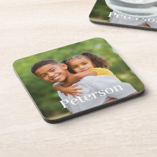家族の写真パーソナライズされた姓モノグラム コースター (左側)