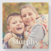 家族の写真パーソナライズされた姓モノグラム ストーンコースター (正面)