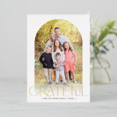 家族の写真ミニマルアーチ感謝金ゴールド 箔シーズンカード (立ち正面)