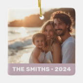 家族の写真モダンほこりっぽい紫の名前年 セラミックオーナメント (正面)