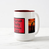 家族の写真名と休日の年を作成する ツートーンマグカップ (正面右)