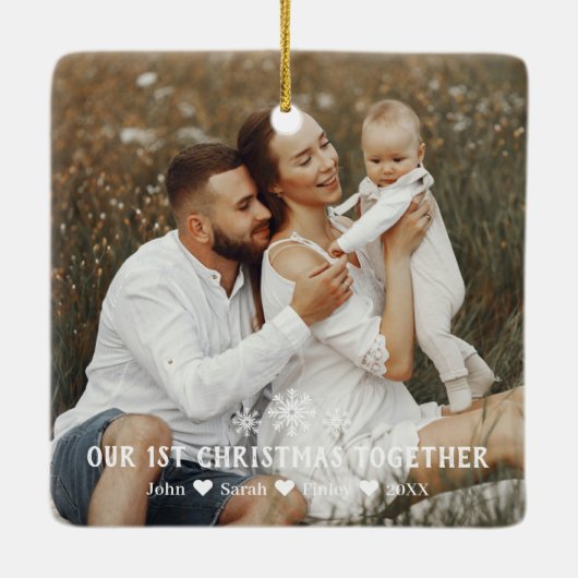 家族の初めてのクリスマスが一緒に雪の結晶の写真 セラミックオーナメント (裏面)