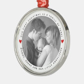 家族の初めてのクリスマスの赤いハート写真M メタルオーナメント (左)