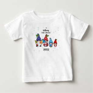 家族の名前が入った赤ちゃんの小人のおもちゃ（男の子向け） ベビーTシャツ