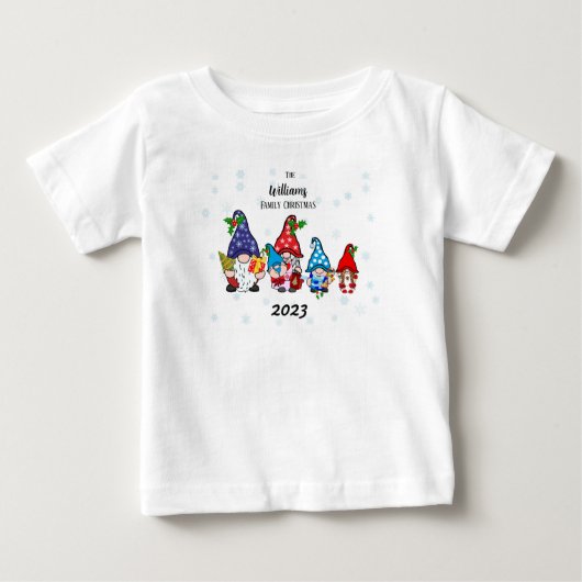 家族の名前が入った赤ちゃんの小人のおもちゃ（男の子向け） ベビーTシャツ (正面)