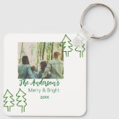家族の名前グリーンクリスマスツリーの写真モダン キーホルダー (裏面)