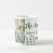 家族の名前グリーンクリスマスツリーの写真モダン コーヒーマグカップ (中央)