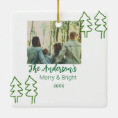 家族の名前グリーンクリスマスツリーの写真モダン セラミックオーナメント (裏面)