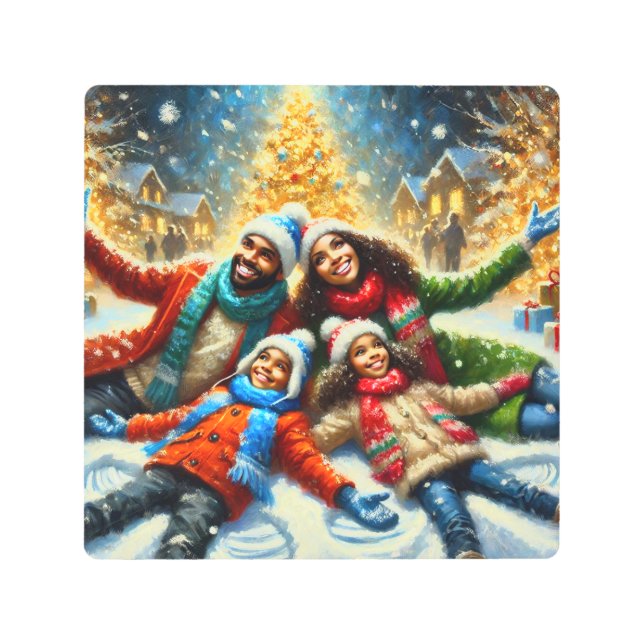 「家族の喜び：クリスマスツリーによる雪の天使 メタルプリント (正面)