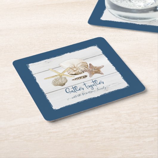 家族の懇親会が海辺の貝殻を集める スクエアペーパーコースター (アングル)