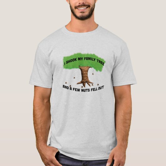 家族の木を揺らしたら、ナッツが何個か落ちてきたよ Tシャツ (正面)