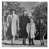 家族の歩く タイル (正面)