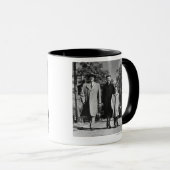 家族の歩く マグカップ (正面右)