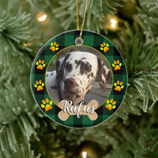 家族の犬の写真と骨、手、緑のバッファロープレイド セラミックオーナメント (ツリー)
