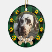 家族の犬の写真と骨、手、緑のバッファロープレイド セラミックオーナメント (左)