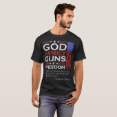 家族の神の銃と自由クリスチャンのマガトランプ  Tシャツ (正面フル)