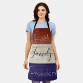 家族の自由に愛国心のある木材 エプロン (着用した状態)