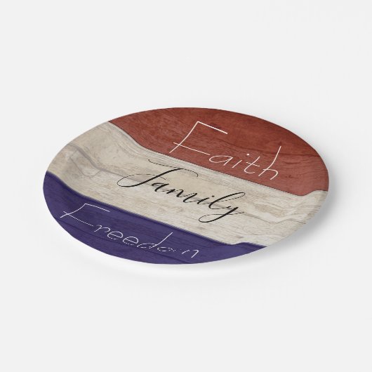 家族の自由に愛国心のある木材 ペーパープレート (アングル)