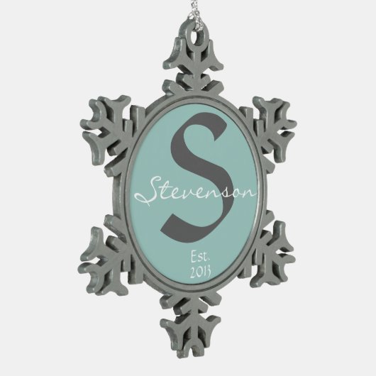 家族の記念品のオーナメント、名前、灰色年青で スノーフレークピューターオーナメント (左)
