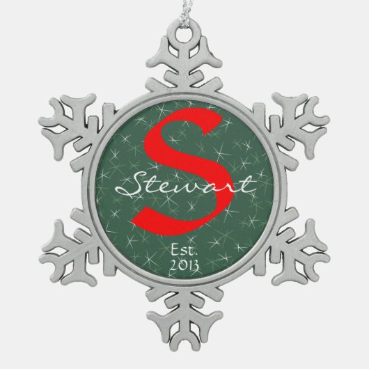 家族の記念品のオーナメント、名前、赤い年緑で スノーフレークピューターオーナメント (正面)