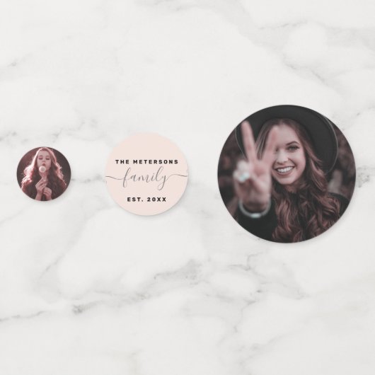 家族の5枚の写真を追加カスタムする コンフェッティ (正面)