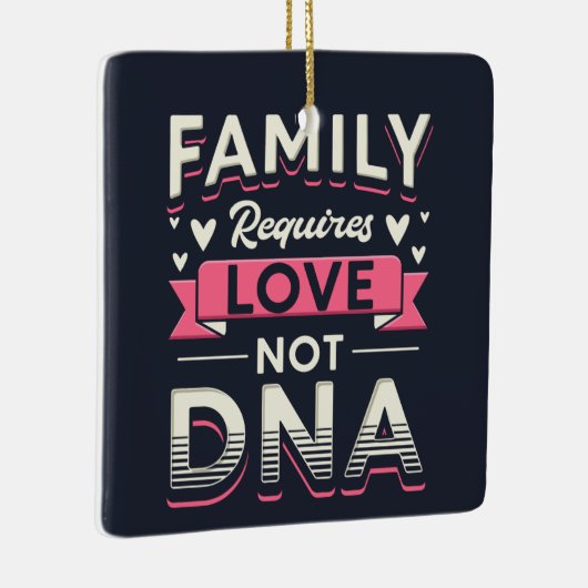 家族は愛ではなくDNAの採用を必要とする セラミックオーナメント (右)