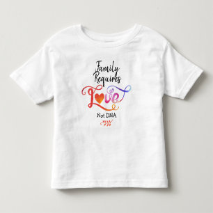 家族は愛ないDNAの採用のギフトを要求します トドラーTシャツ