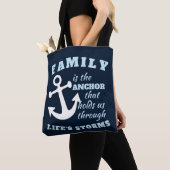 家族は我々を人生のいかりとして支える存在である トートバッグ (クローズアップ)