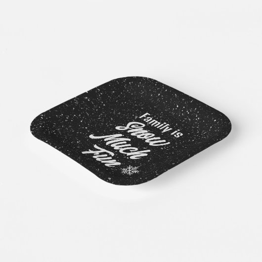 家族は雪の多くのおもしろい雪の黒 ペーパープレート (傾斜あり)