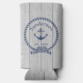 家族またはボート名ネイビーいかりロープ航海の スリム缶クーラー (裏面)