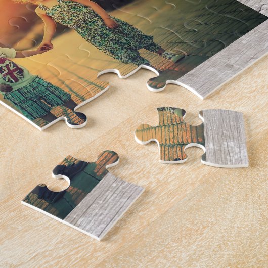 家族コラージュ4枚(牛舎の木のモノグラム名) ジグソーパズル (側面)