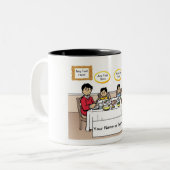家族ディナー、独身のパパ、2男の子の漫画 ツートーンマグカップ (正面左)
