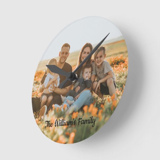 家族パーソナライズされたの写真と名前のカスタム ラウンド壁時計 (傾斜)