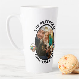 家族パーソナライズされたイースターフォト卵バスケット カフェラテマグ