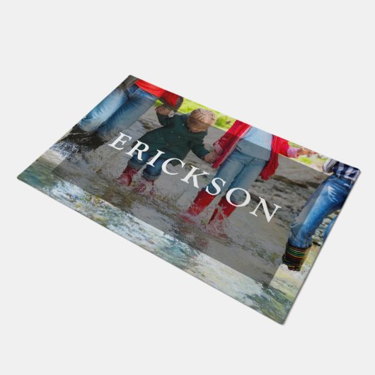 家族パーソナライズされたモノグラム写真オーバーレイ ドアマット (アングル)