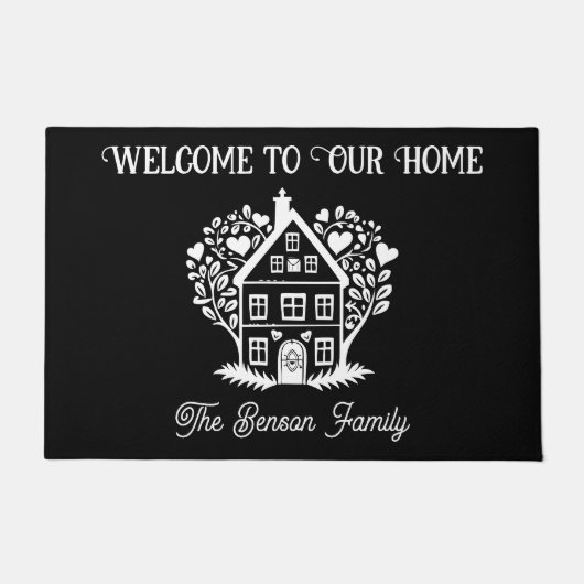 家族パーソナライズされた名ようこそ私たちのホームブラック ドアマット (正面)