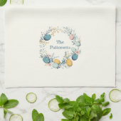 家族パーソナライズされた名イースターフローラ卵リース キッチンタオル (折り畳み)